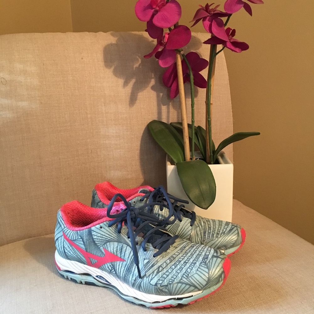 Mizuno sneakers